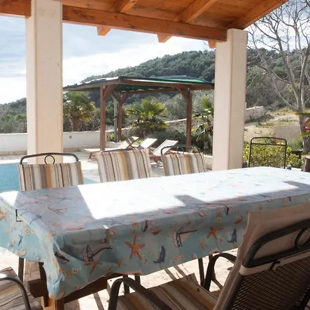 Adriana Вилла *