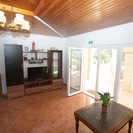 Adriana Selca (Brac)