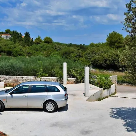 Adriana Вилла *