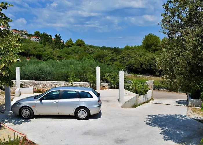 Adriana Villa *